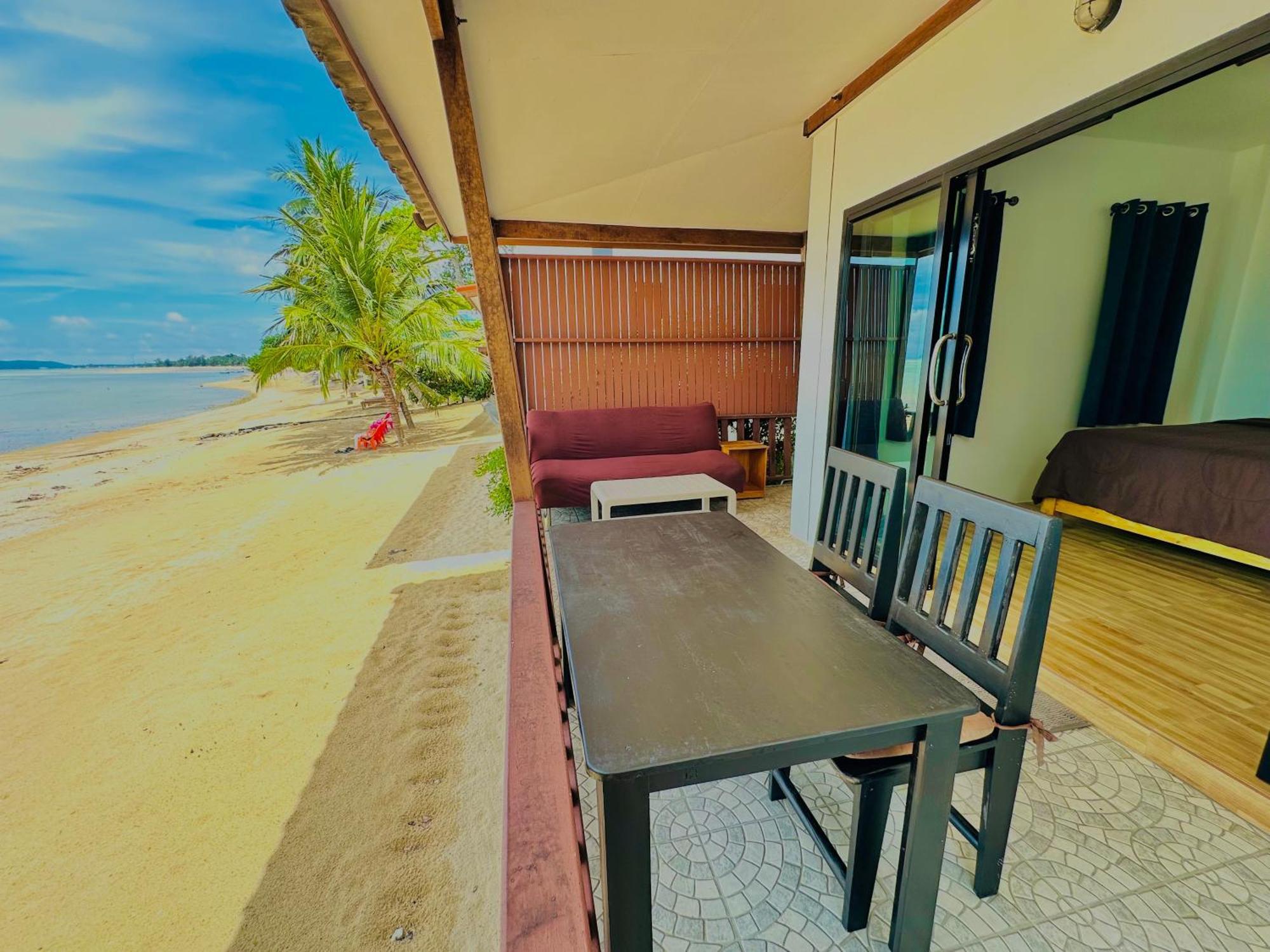 The Scenery Beach Resort Baan Khai Extérieur photo