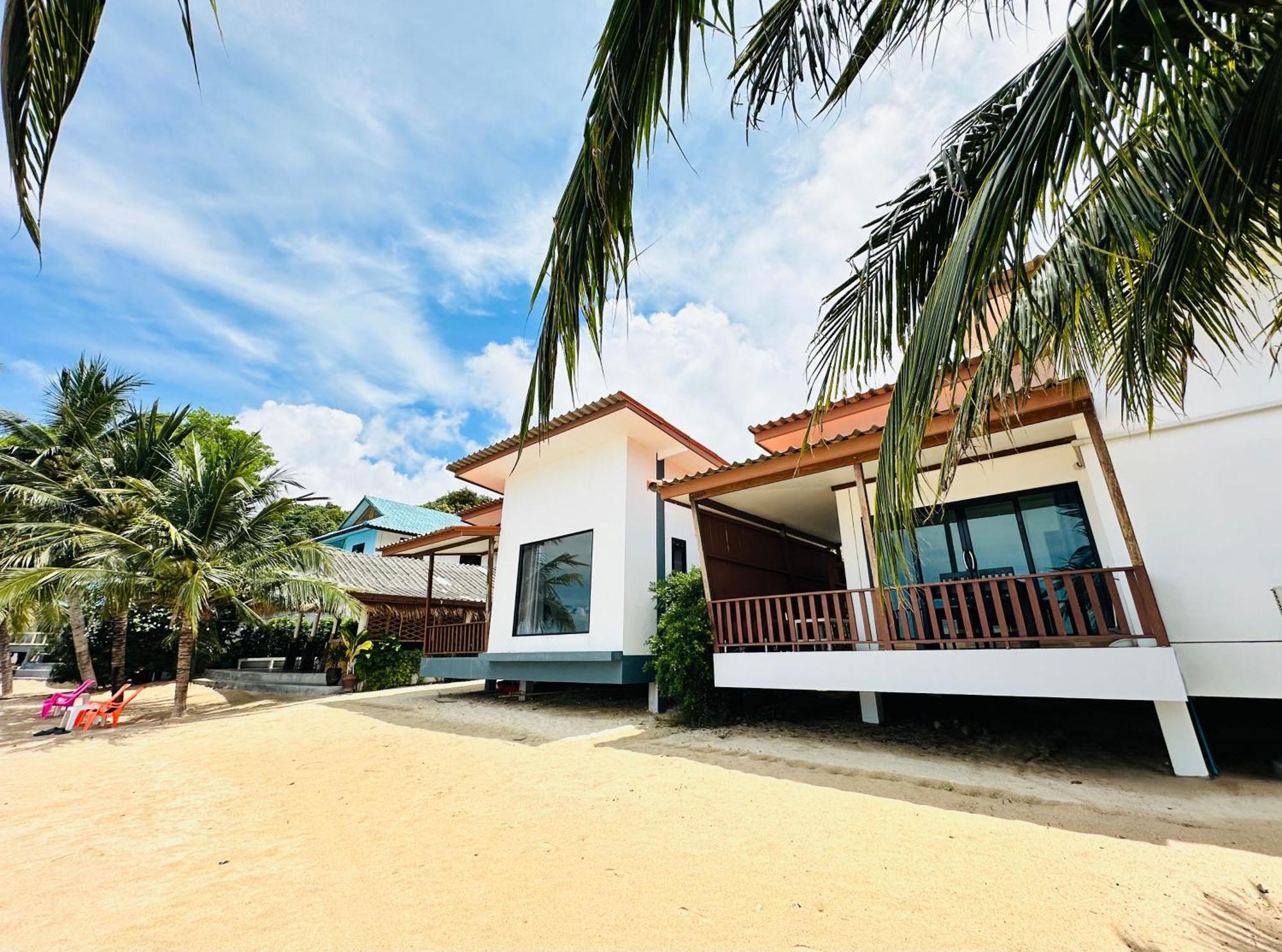 The Scenery Beach Resort Baan Khai Extérieur photo